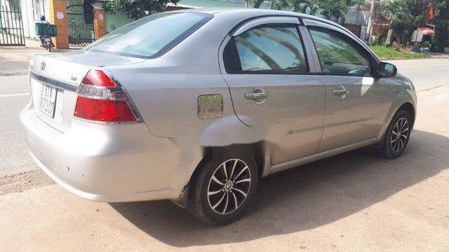 Daewoo Gentra   2011 - Cần bán Daewoo Gentra năm 2011, màu bạc xe gia đình, giá 235tr