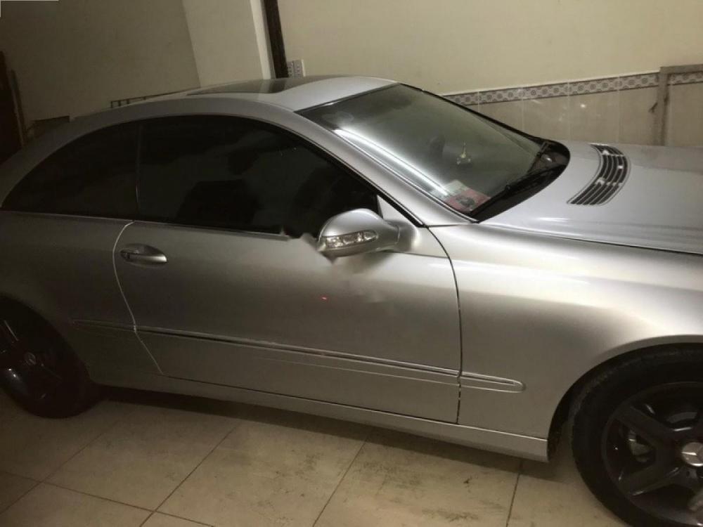 Mercedes-Benz CLS class 2005 - Cần bán Mercedes sản xuất năm 2005, màu bạc, xe nhập 