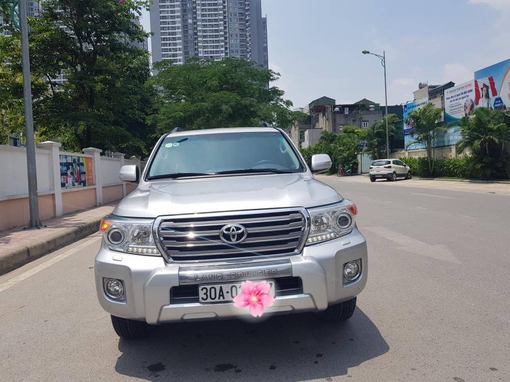 Toyota Land Cruiser 2014 - Bán Toyota Land Cruiser năm 2014, màu bạc, nhập khẩu nguyên chiếc xe gia đình