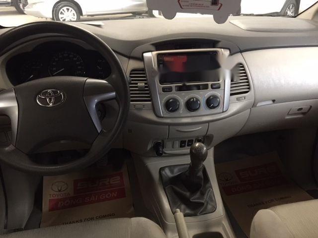 Toyota Innova   E 2014 - Bán Toyota Innova E năm 2014, màu bạc 