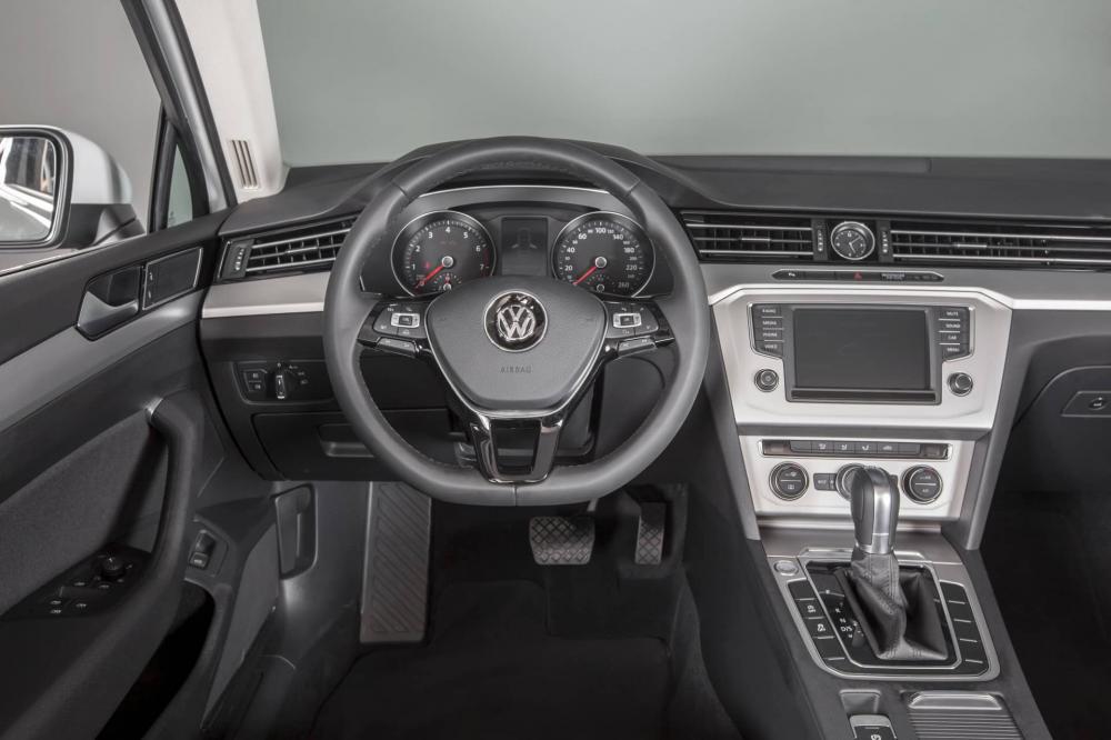 Volkswagen Passat E 2018 - Bán xe Volkswagen Passat E đời 2018, màu trắng, nhập khẩu