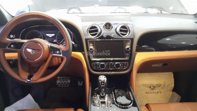 Bentley Bentayga 2016 - Bán xe Bentley Bentayga đời 2016, màu đen, nhập khẩu nguyên chiếc