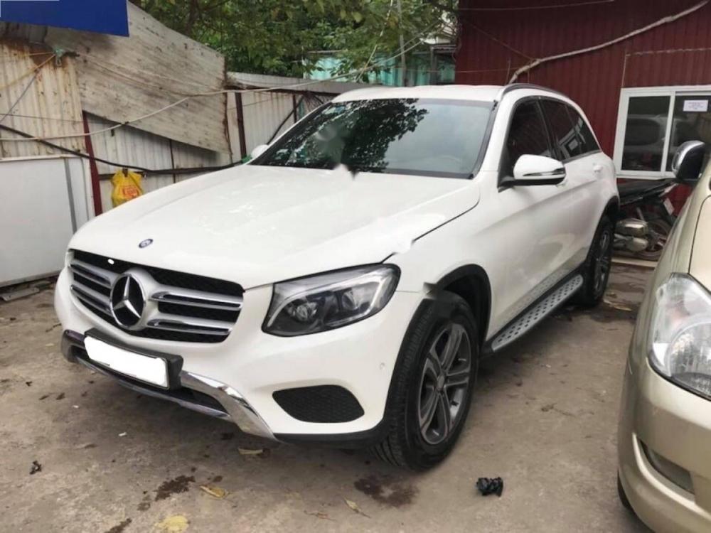 Mercedes-Benz GLC-Class 250 2017 - Cần bán lại xe Mercedes GLC 250 2017, màu trắng