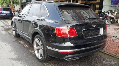 Bentley Bentayga 2016 - Bán xe Bentley Bentayga đời 2016, màu đen, nhập khẩu nguyên chiếc