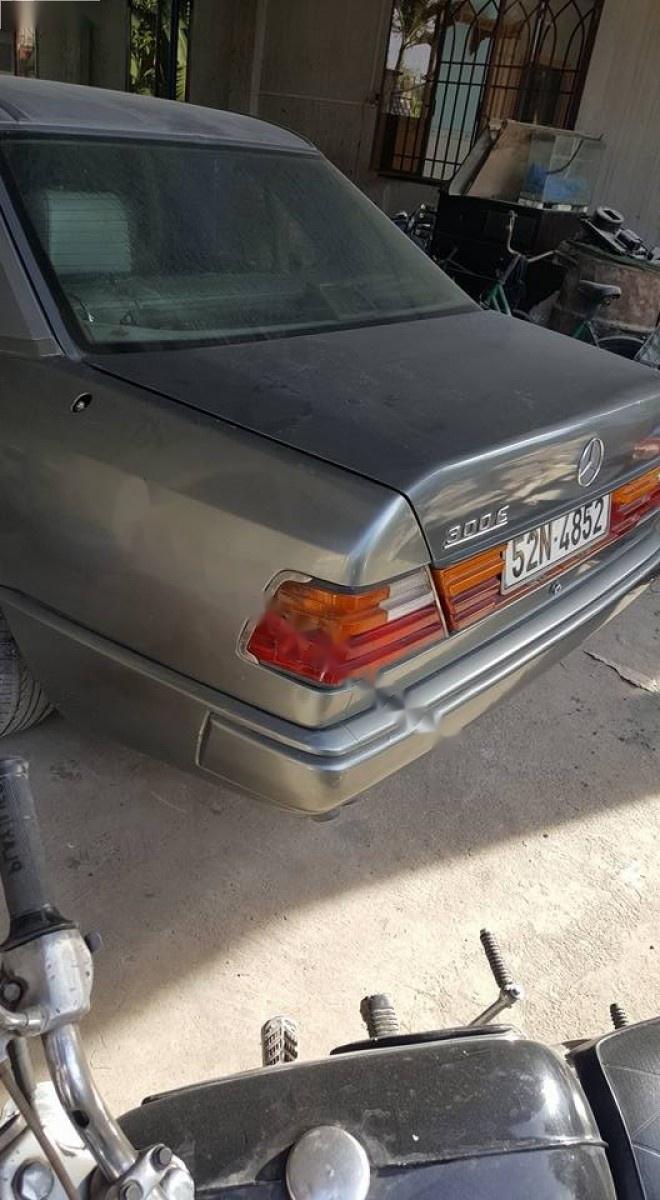 Mercedes-Benz E class   1990 - Cần bán Mercedes E300 đời 1990, màu xám, nhập khẩu giá cạnh tranh