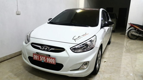 Hyundai Accent  1.4 AT  2014 - Cần bán gấp Hyundai Accent 1.4 AT đời 2014, xe đi hơn 2 vạn km chút, màu trắng, không đâm đụng