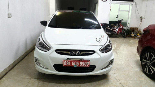 Hyundai Accent  1.4 AT  2014 - Cần bán gấp Hyundai Accent 1.4 AT đời 2014, xe đi hơn 2 vạn km chút, màu trắng, không đâm đụng