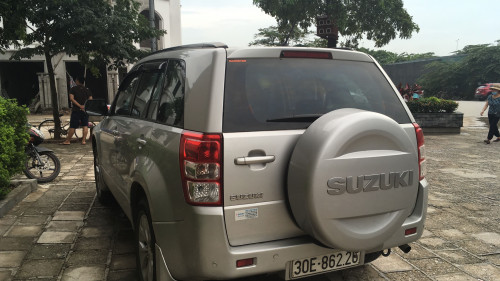 Suzuki Grand vitara  2.0 AT  2014 - Bán xe Suzuki Grand Vitara 2014, màu ghi, số tự động, đã đi 7,5 vạn, xe đứng tên công ty biển đẹp