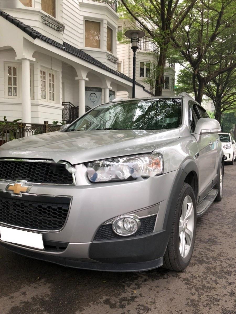 Chevrolet Captiva LTZ  2011 - Bán ô tô Chevrolet Captiva LTZ sản xuất năm 2011, màu bạc 