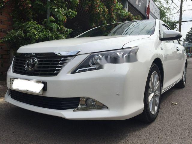 Toyota Camry  2.5Q 2014 - Bán xe Toyota Camry 2.5Q năm sản xuất 2014, màu trắng, giá tốt