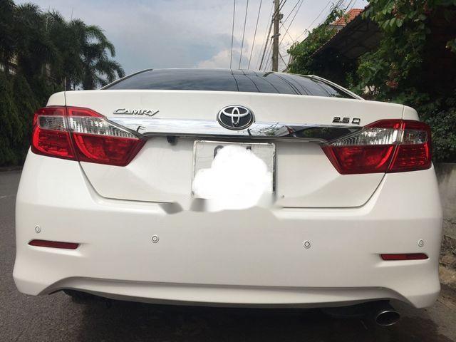 Toyota Camry  2.5Q 2014 - Bán xe Toyota Camry 2.5Q năm sản xuất 2014, màu trắng, giá tốt