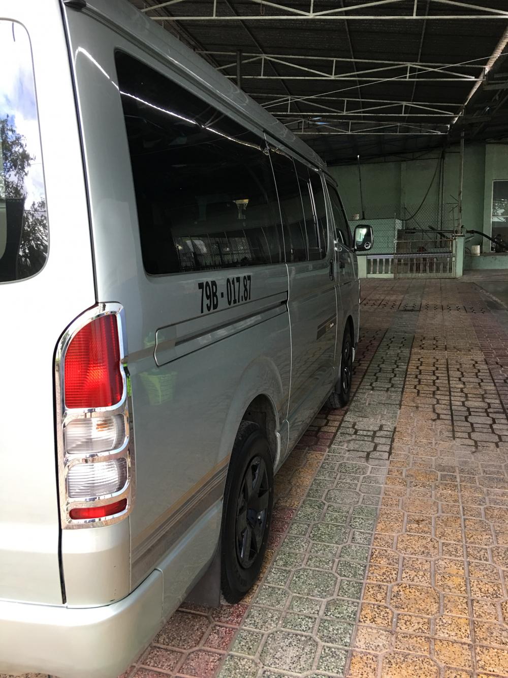 Toyota Hiace 2011 - Cần bán xe Toyota Hiace năm sản xuất 2011, màu xanh lam chính chủ, giá tốt