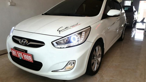 Hyundai Accent  1.4 AT  2014 - Cần bán gấp Hyundai Accent 1.4 AT đời 2014, xe đi hơn 2 vạn km chút, màu trắng, không đâm đụng