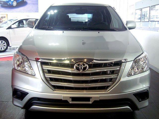 Toyota Innova 2018 - Cần bán xe Toyota Innova đời 2018, màu bạc, giá tốt