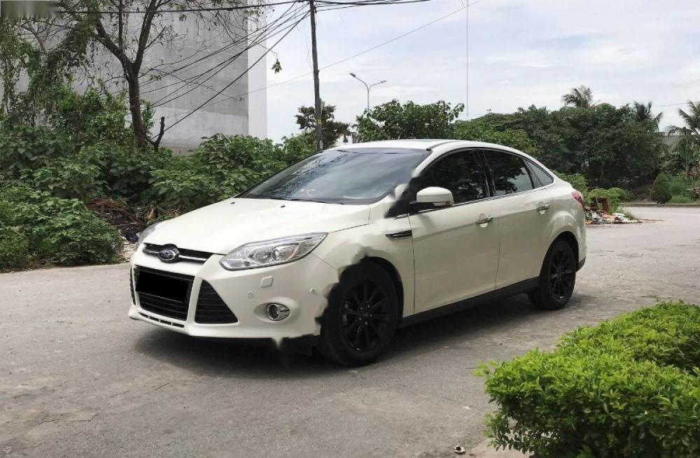 Ford Focus  2.0Titanium 2014 - Bán Ford Focus 2.0Titanium sản xuất năm 2014, màu trắng 