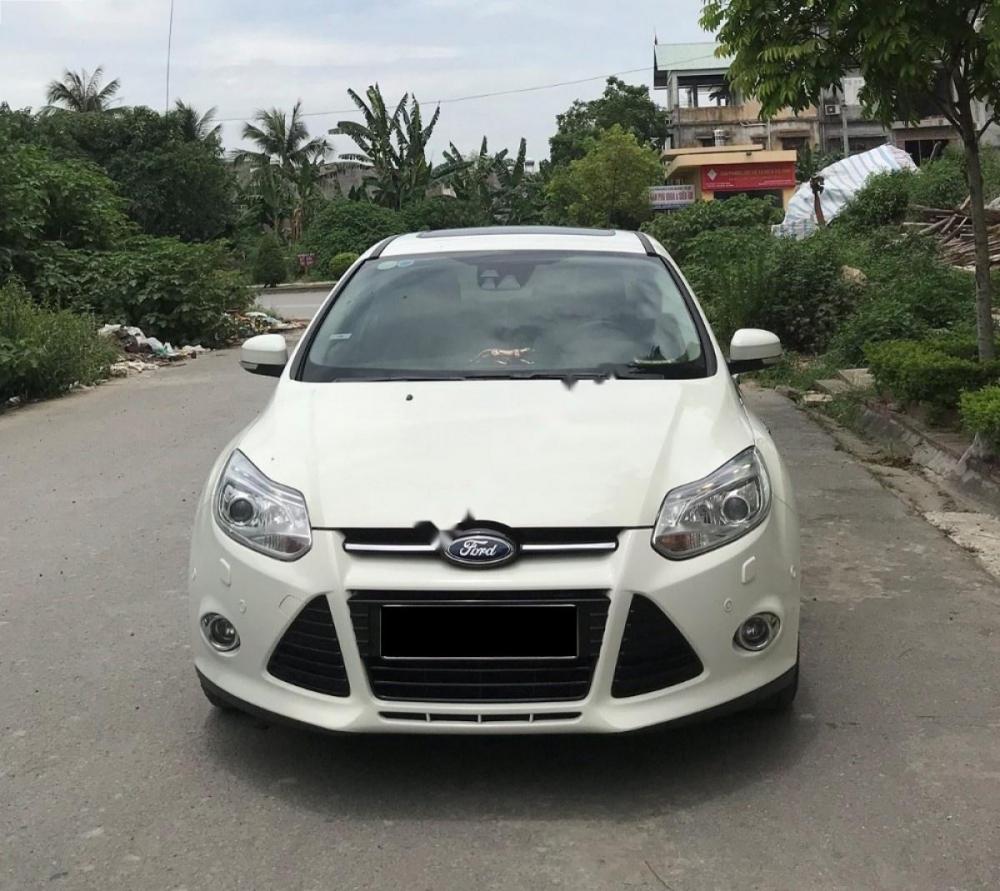 Ford Focus  2.0Titanium 2014 - Bán Ford Focus 2.0Titanium sản xuất năm 2014, màu trắng 