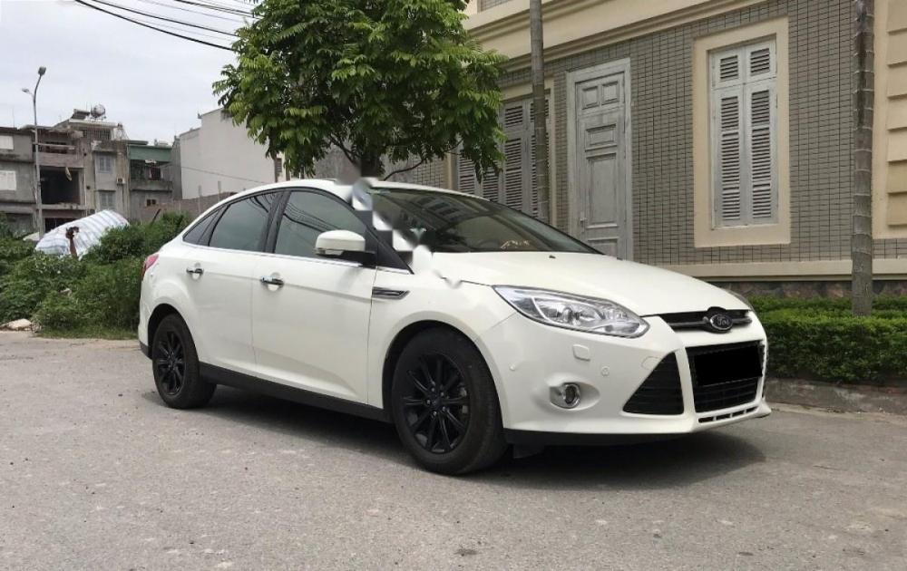 Ford Focus  2.0Titanium 2014 - Bán Ford Focus 2.0Titanium sản xuất năm 2014, màu trắng 