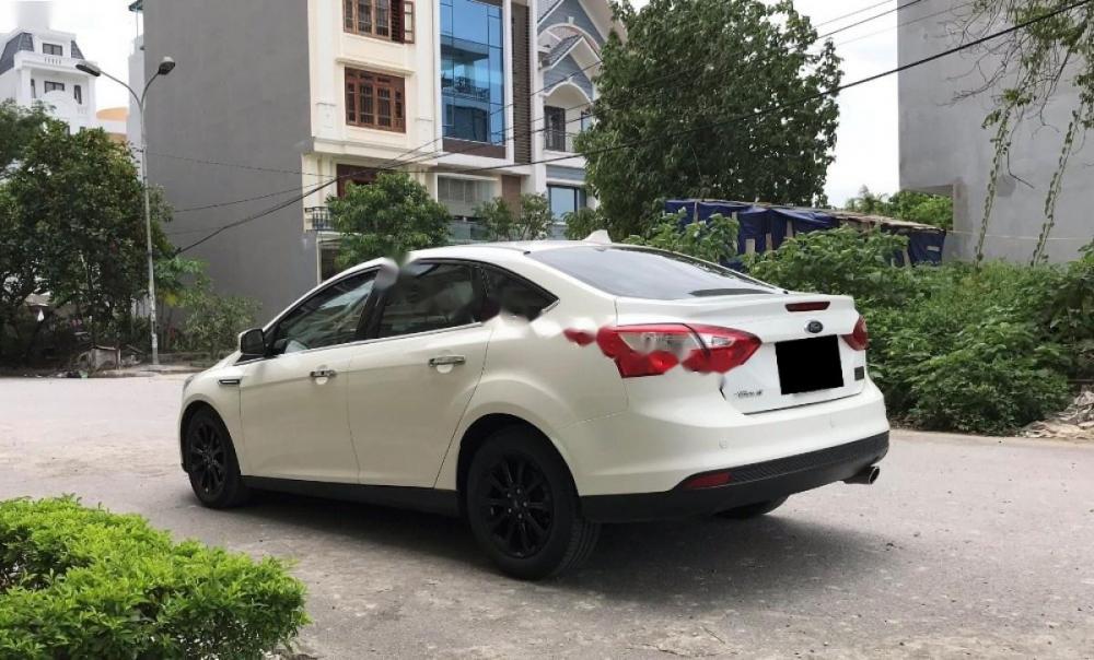 Ford Focus  2.0Titanium 2014 - Bán Ford Focus 2.0Titanium sản xuất năm 2014, màu trắng 