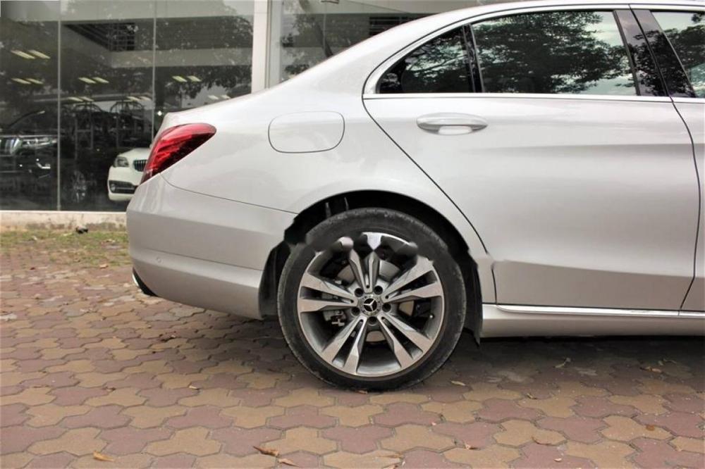 Mercedes-Benz C class C250 2018 - Cần bán lại xe Mercedes C250 sản xuất 2018, màu bạc