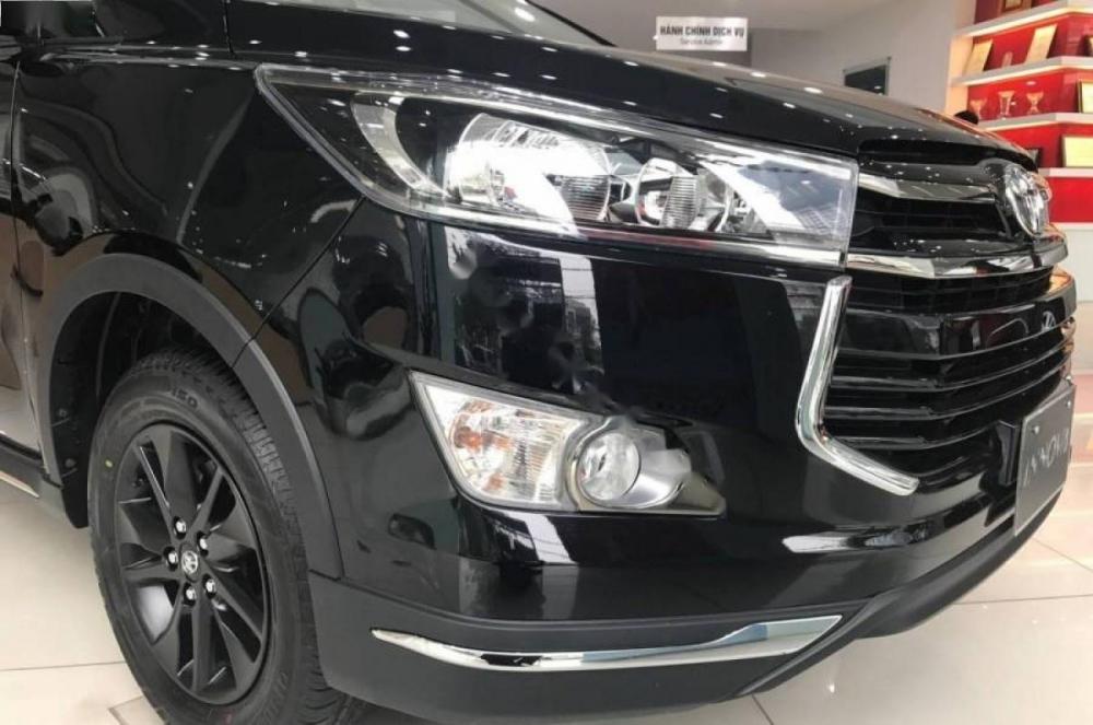 Toyota Innova 2.0 Venturer 2018 - Bán Toyota Innova 2.0 Venturer 2018, màu đen