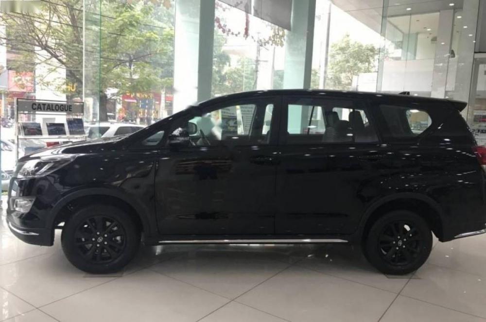 Toyota Innova 2.0 Venturer 2018 - Bán Toyota Innova 2.0 Venturer 2018, màu đen