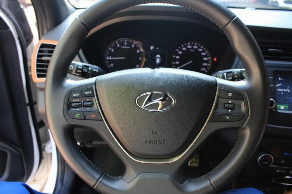 Hyundai i20 Active 1.4 AT 2016 - Cần bán gấp Hyundai i20 Active 1.4 AT sản xuất 2016, màu trắng, nhập khẩu chính chủ, 575tr