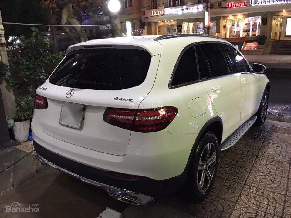 Mercedes-Benz GLC-Class 2016 - Bán xe Mercedes-Benz GLC250-Class sản xuất 2016 màu trắng, giá 1 tỷ 740 triệu