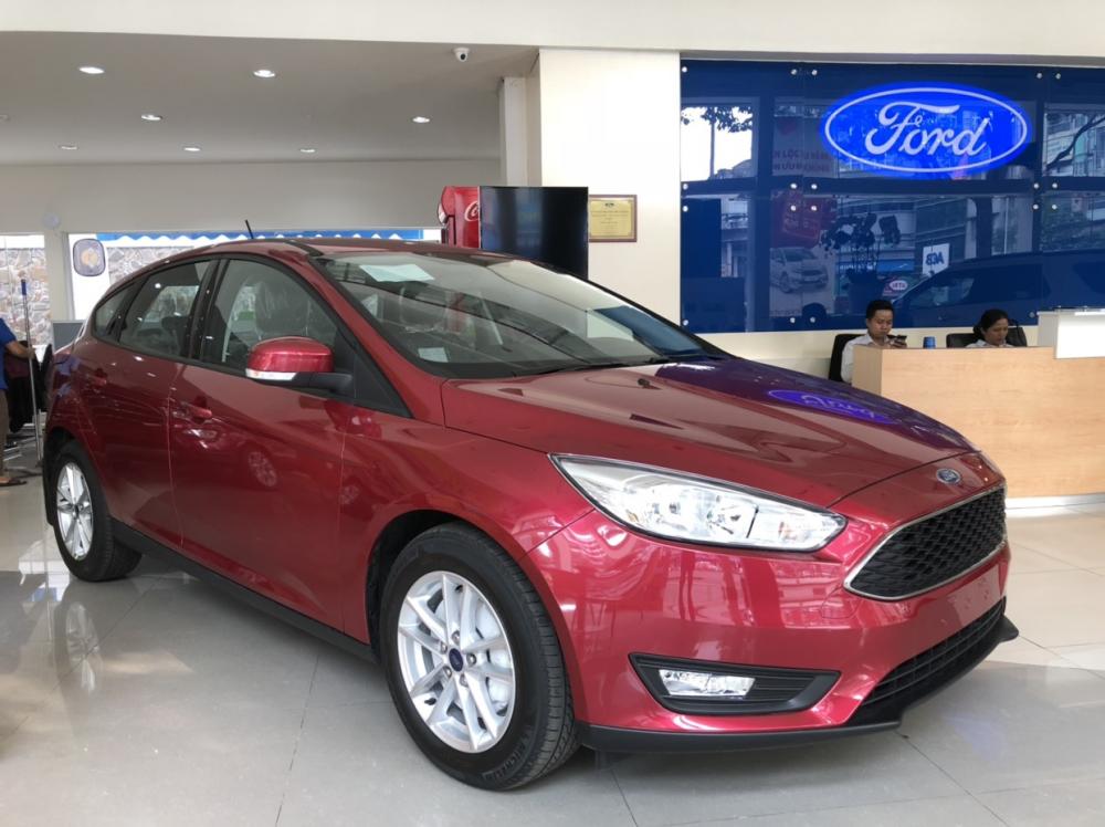 Ford Focus 1.5L - AT 2018 - Cần bán Ford Focus 1.5 2018, BHVC, Film, ghế da, màn hình DVD, camera de