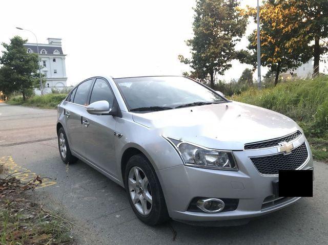 Chevrolet Cruze  LTZ  2010 - Cần bán xe Chevrolet Cruze LTZ sản xuất 2010, màu bạc xe gia đình, 339tr