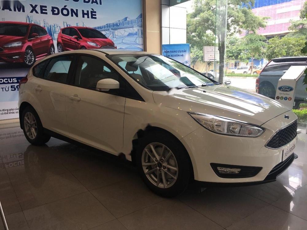 Ford Focus Titanium 1.5L 2018 - Bán Ford Focus Titanium 1.5L sản xuất năm 2018, màu trắng