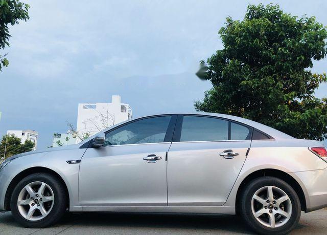 Chevrolet Cruze  LTZ  2010 - Cần bán xe Chevrolet Cruze LTZ sản xuất 2010, màu bạc xe gia đình, 339tr