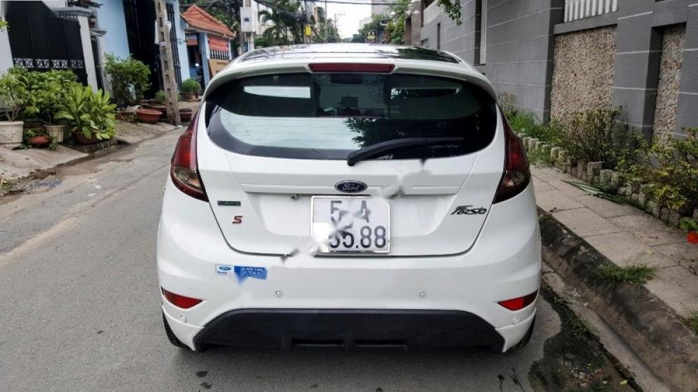 Ford Fiesta S 2015 - Bán ô tô Ford Fiesta S sản xuất năm 2015, màu trắng, giá tốt