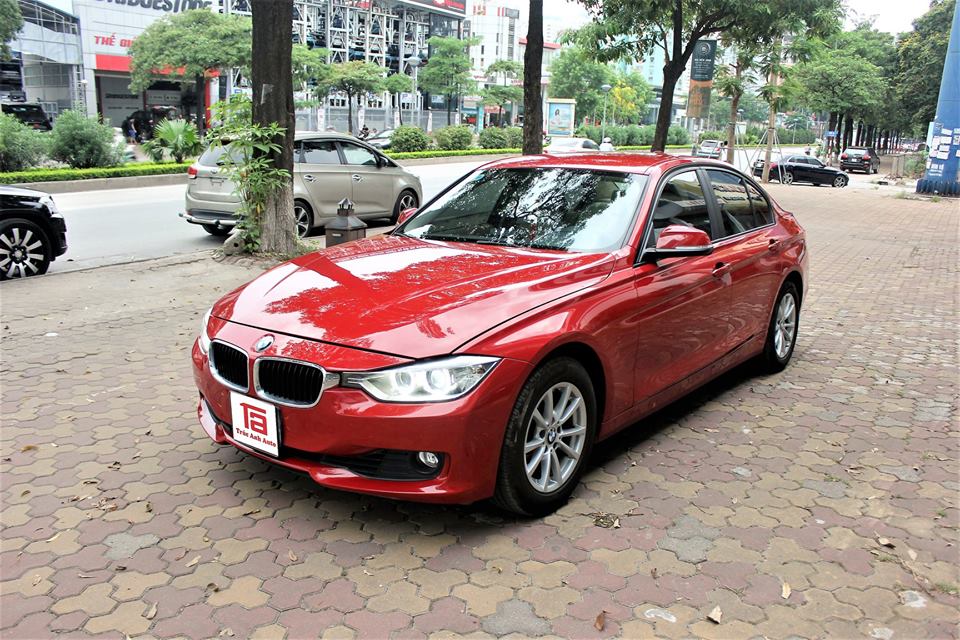 BMW 3 Series 320i 2013 - Bán xe BMW 3 Series 320i đời 2013, màu đỏ, nhập khẩu nguyên chiếc, giá 885tr