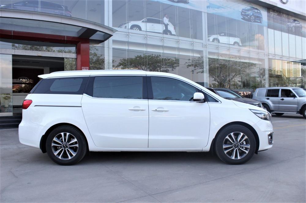 Kia Sedona DATH 2018 - Bán xe Kia Sedona DATH tặng kèm full bộ phụ kiện. Trả trước 251 triệu nhận xe