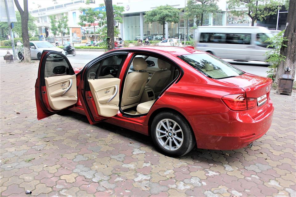 BMW 3 Series 320i 2013 - Bán xe BMW 3 Series 320i đời 2013, màu đỏ, nhập khẩu nguyên chiếc, giá 885tr