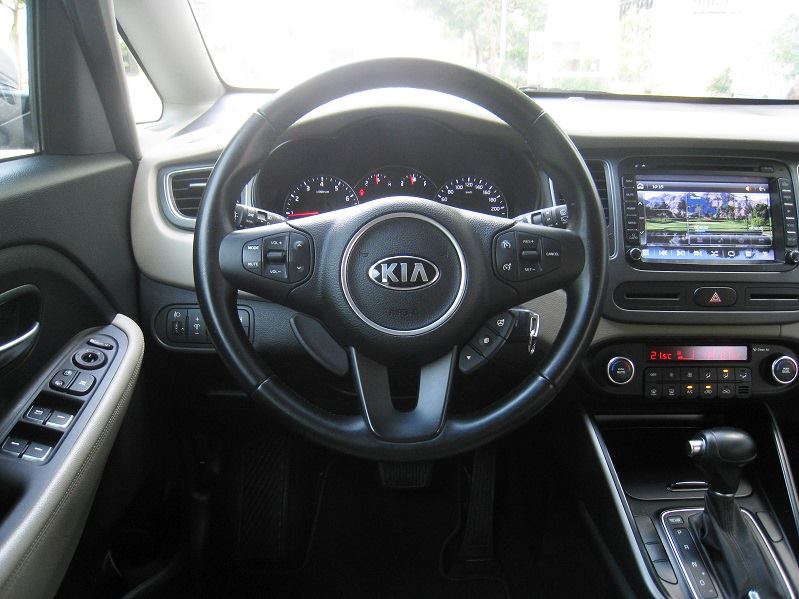 Kia Rondo 2.0AT 2017 - Cần bán xe Kia Rondo 2017 số tự động màu bạc