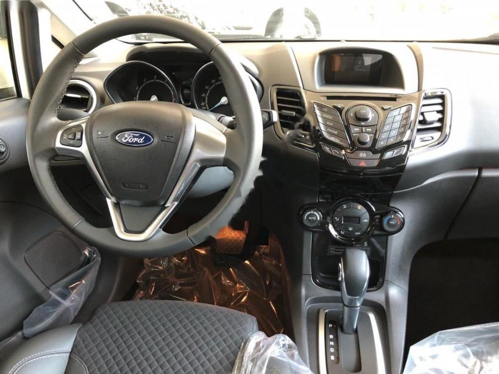 Ford Fiesta Titanium giá tốt 2018 - Bán xe Ford Fiesta Titanium giá tốt đời 2018, màu trắng