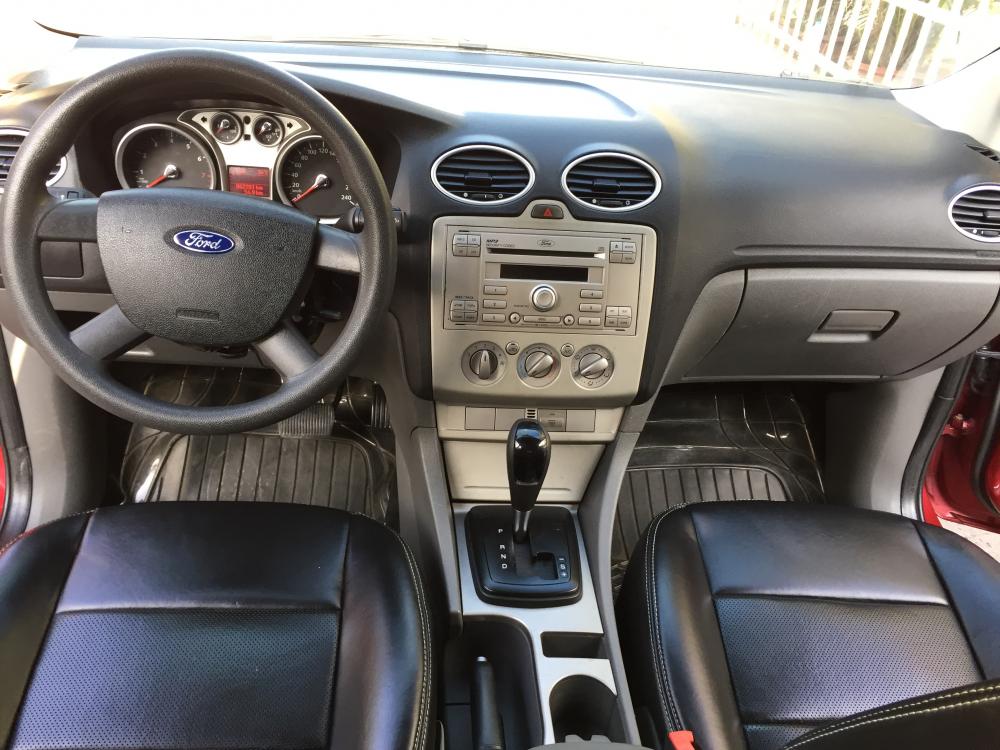 Ford Focus 1.8 2011 - Cần bán Ford Focus 1.8 sản xuất năm 2011, màu đỏ