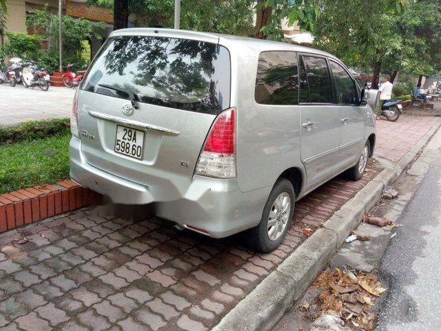 Toyota Innova 2010 - Cần bán xe Toyota Innova đời 2010, màu bạc, 450 triệu