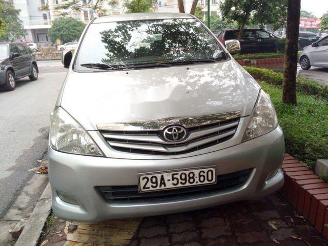 Toyota Innova 2010 - Cần bán xe Toyota Innova đời 2010, màu bạc, 450 triệu