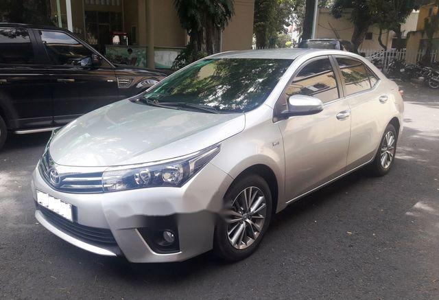 Toyota Corolla altis 1.8 AT  2017 - Bán xe Toyota Corolla altis 1.8 AT sản xuất năm 2017, màu bạc còn mới, giá tốt