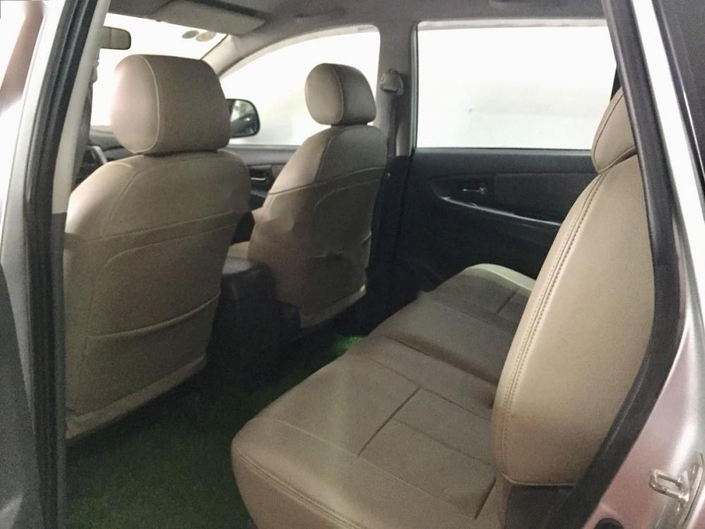 Toyota Innova 2013 - Cần bán lại xe Toyota Innova năm 2013, màu bạc xe gia đình, giá chỉ 545 triệu