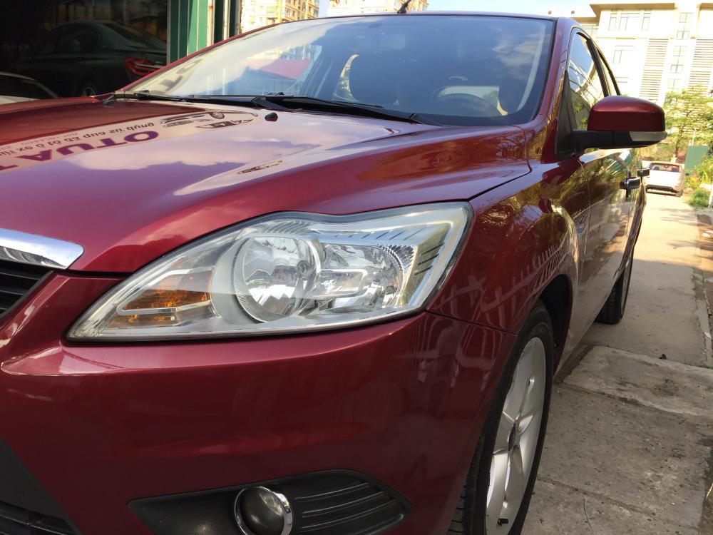 Ford Focus 1.8 2011 - Cần bán Ford Focus 1.8 sản xuất năm 2011, màu đỏ