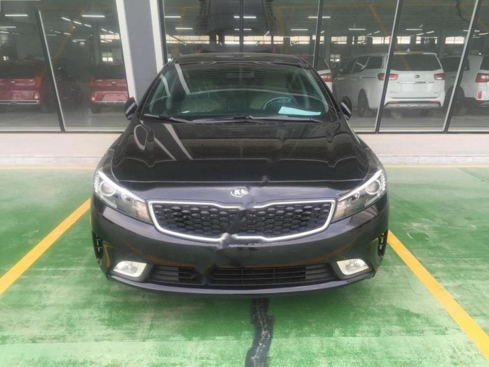 Kia Cerato 1.6 MT 2018 - Bán ô tô Kia Cerato 1.6 MT năm sản xuất 2018, màu đen, giá tốt