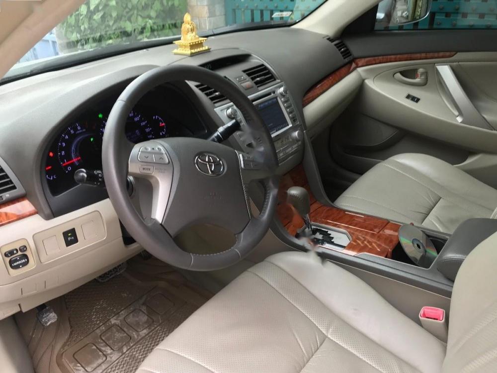 Toyota Camry 2.4G 2010 - Bán xe Toyota Camry 2.4G đời 2010, màu bạc chính chủ, giá 672tr