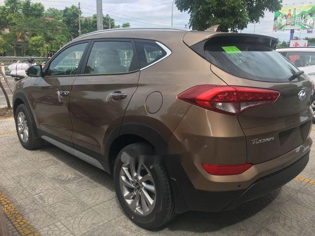 Hyundai Tucson    2018 - Cần bán Hyundai Tucson đời 2018, màu nâu, giá tốt