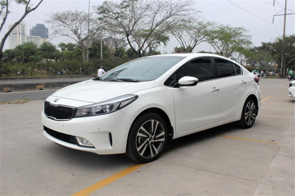 Kia Cerato 2.0AT 2018 - Bán xe Cerato 2.0 AT 2018 full option thủ tục nhanh chóng, hỗ trợ vay 80-90%, lãi suất thấp-LH: 01695.383.514