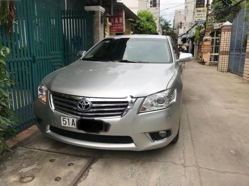 Toyota Camry 2.4G 2010 - Bán xe Toyota Camry 2.4G đời 2010, màu bạc chính chủ, giá 672tr