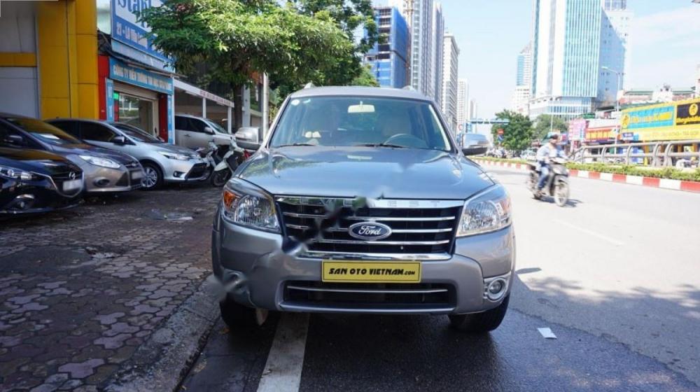 Ford Everest AT 2012 - Cần bán lại xe Ford Everest AT sản xuất 2012, màu bạc