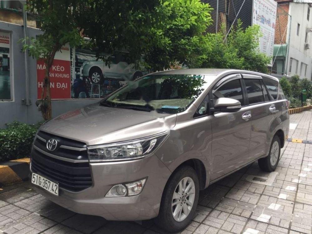 Toyota Innova 2.0E 2017 - Bán ô tô Toyota Innova 2.0E năm sản xuất 2017, giá chỉ 710 triệu